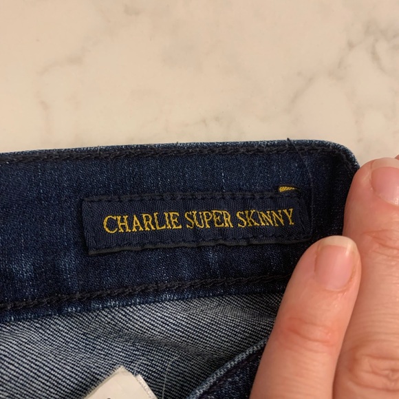 Lucky Brand, women’s size 0/25 super stretchy denim - Picture 6 of 8